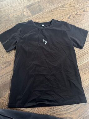 Unisex black t-shirt